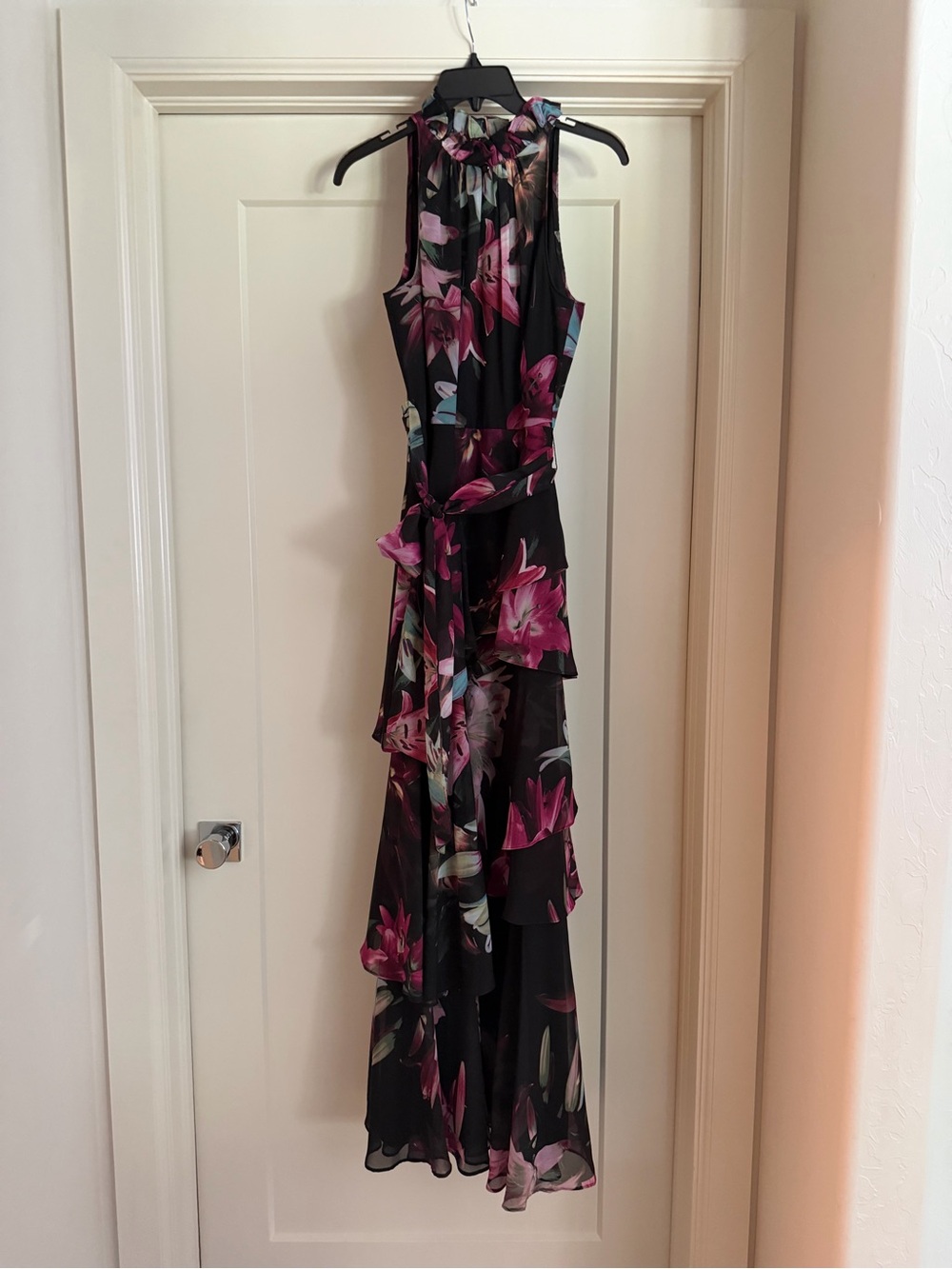Tahari Arthur S Levine Black Floral Tiered formal dress- size 4 - Picture 5 of 10